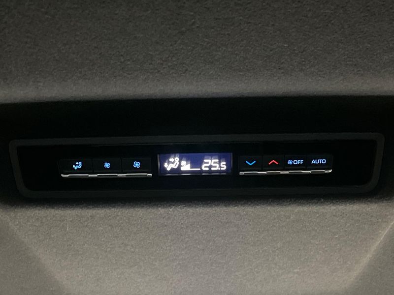 2023 Toyota Voxy 6BA-MZRA90W (UW-6a3b4b58f412b)[21]