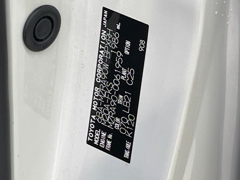 2023 Toyota Voxy 6BA-MZRA90W (UW-6a3b4b58f412b)[1]
