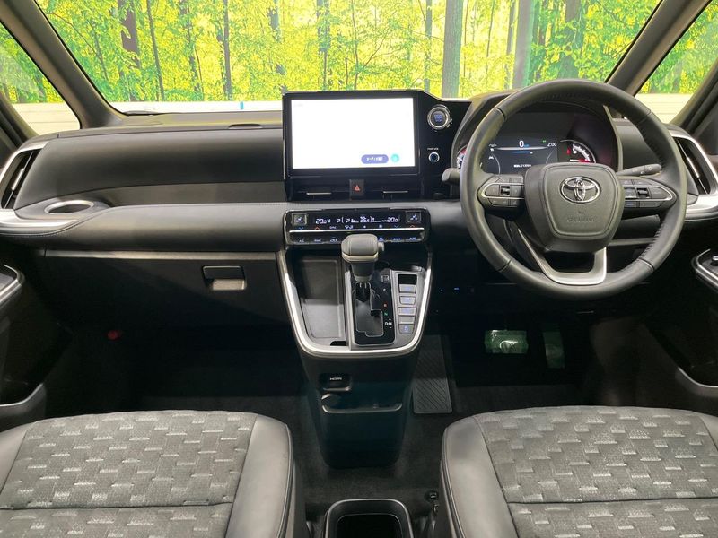 2023 Toyota Voxy 6BA-MZRA90W (UW-6a3b4b58f412b)[22]