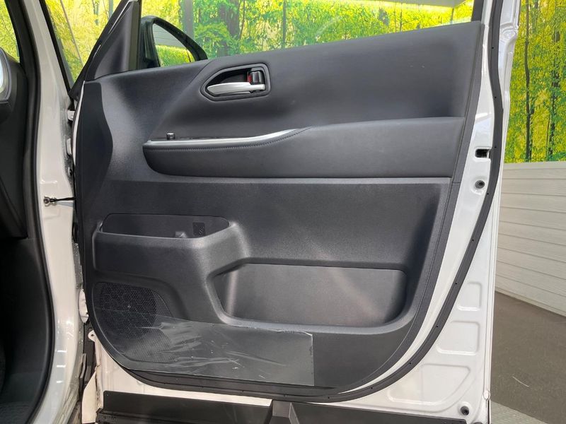 2023 Toyota Voxy 6BA-MZRA90W (UW-6a3b4b58f412b)[13]