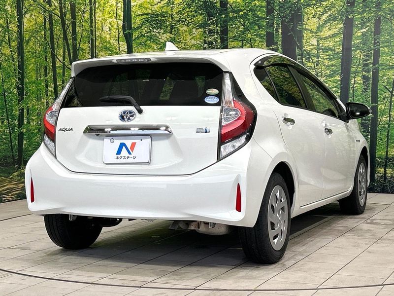 2018 Toyota Aqua DAA-NHP10 (UW-6a3b4b6992cf4)[9]