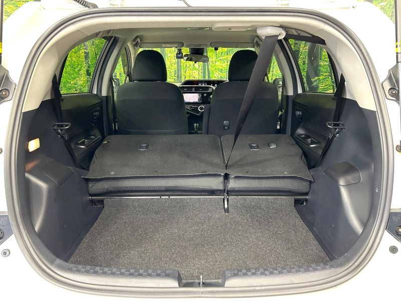 2018 Toyota Aqua DAA-NHP10 (UW-6a3b4b6992cf4)[25]