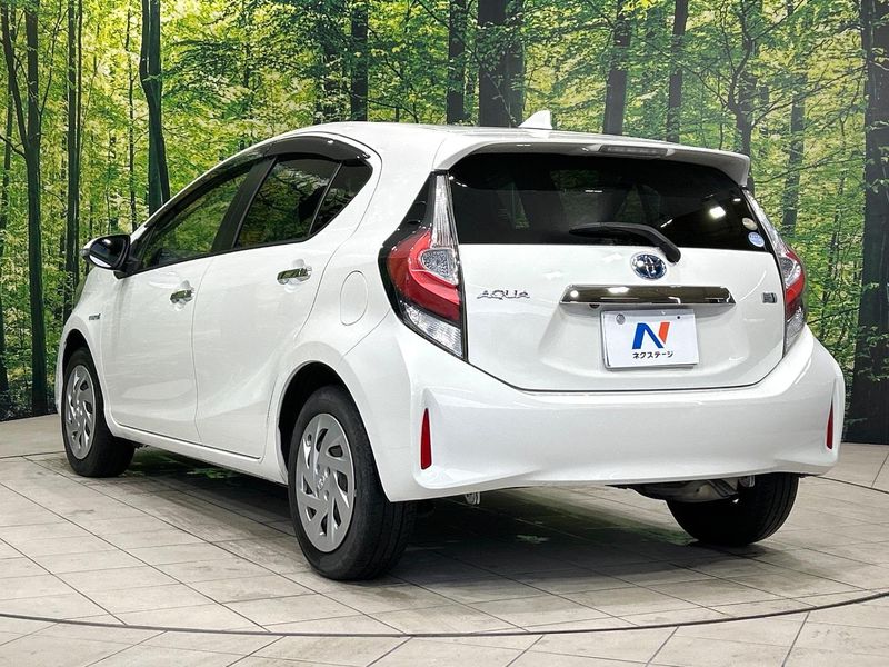 2018 Toyota Aqua DAA-NHP10 (UW-6a3b4b6992cf4)[7]