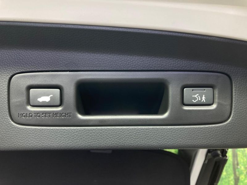 2022 Honda Vezel 6AA-RV5 (UW-6a3b4b8d42a09)[17]