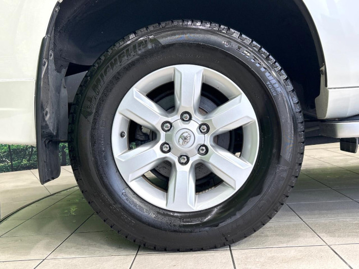 2017 Toyota Land Cruiser Prado CBA-TRJ150W (UW-6a3c9ccd8605f)[18]