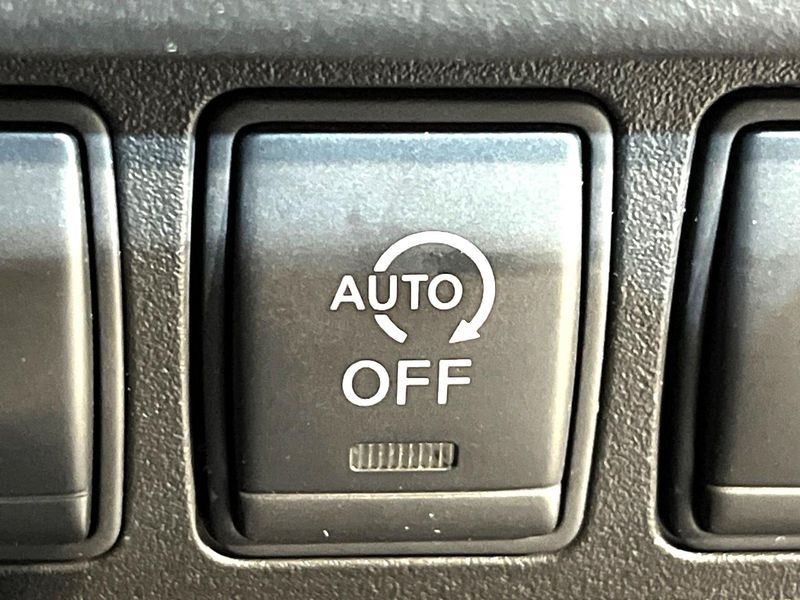 2015 Nissan JUKE DBA-YF15 (UW-6a3c9ceb37806)[11]