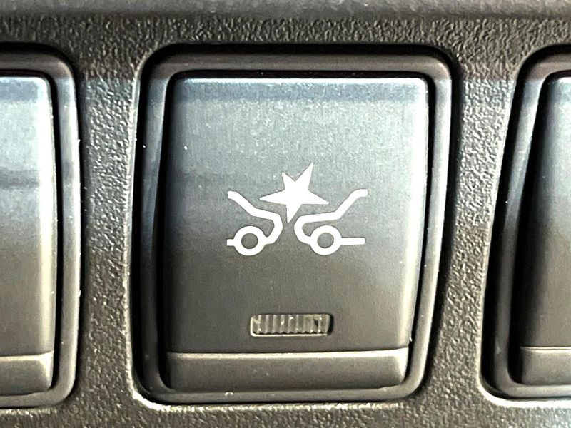 2015 Nissan JUKE DBA-YF15 (UW-6a3c9ceb37806)[10]