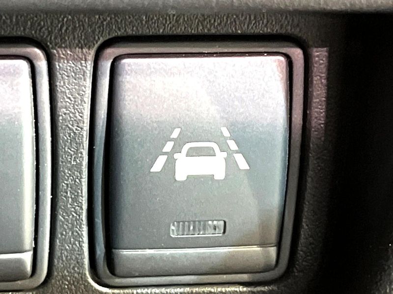 2015 Nissan JUKE DBA-YF15 (UW-6a3c9ceb37806)[9]