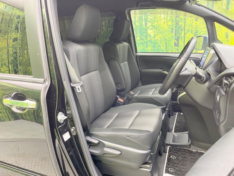 2019 Toyota Voxy DBA-ZRR80W (UW-6a3c9cfc64f53)[23]