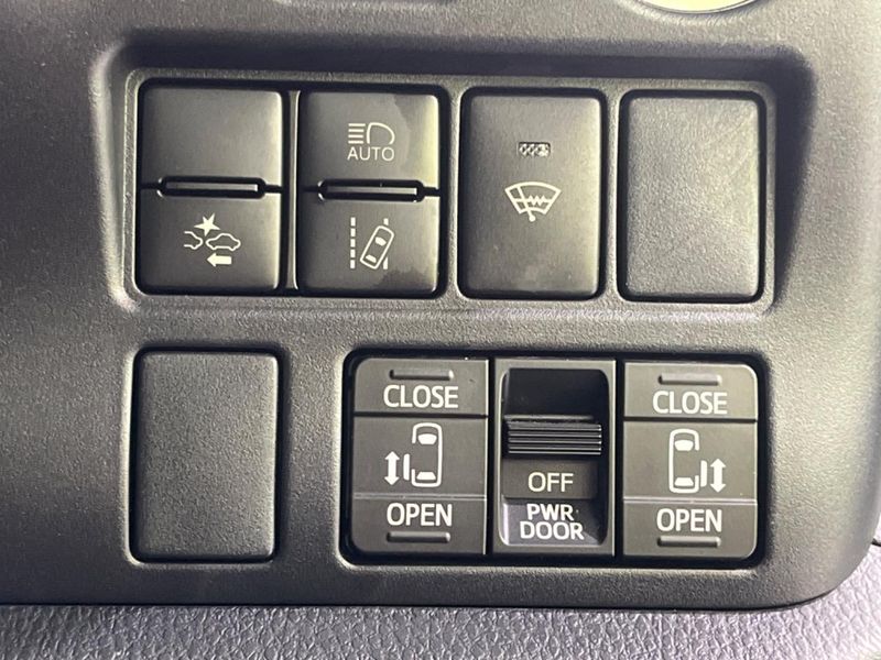 2019 Toyota Voxy DBA-ZRR85W (UW-6a3c9d00ef698)[8]
