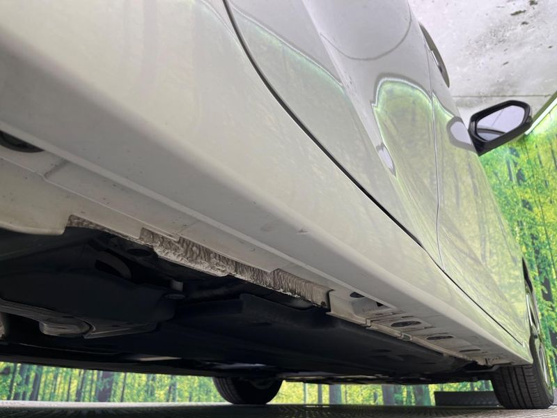2017 Toyota Prius PHV DLA-ZVW52 (UW-6a3c9d1241cdd)[27]