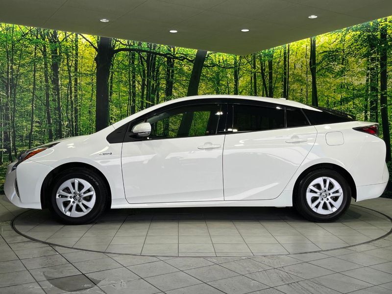 2016 Toyota Prius DAA-ZVW55 (UW-6a3c9d13c3356)[19]
