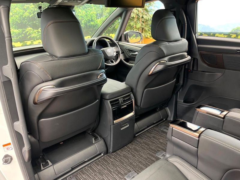 2023 Toyota Alphard Hybrid 6AA-AAHH40W (UW-6a41e0d8ccd5a)[24]
