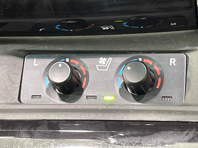 2019 Toyota Alphard DBA-AGH30W (UW-6a41e0e8ae921)[24]