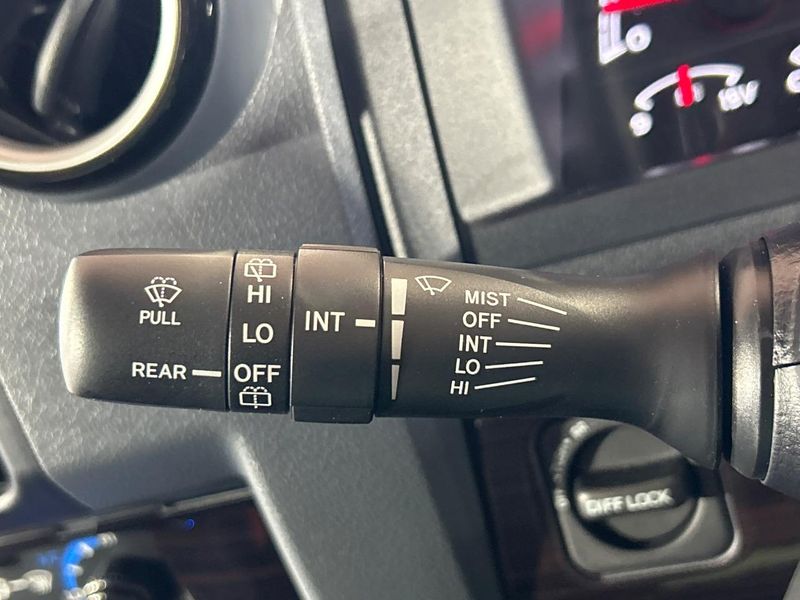 2025 Toyota Land Cruiser 70 3DA-GDJ76W (UW-6a41e149ab0a4)[29]