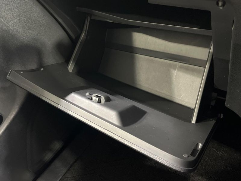2015 Nissan Serena DAA-HFC26 (UW-6a41e17031c80)[20]