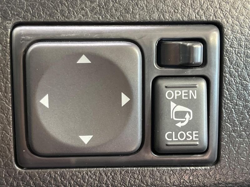 2015 Nissan Serena DAA-HFC26 (UW-6a41e17031c80)[29]