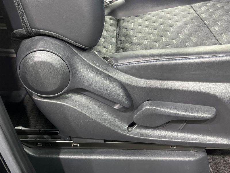 2023 Toyota Voxy 6BA-MZRA90W (UW-6a41e2577f2a1)[29]