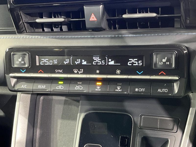2023 Toyota Voxy 6BA-MZRA90W (UW-6a41e2577f2a1)[19]