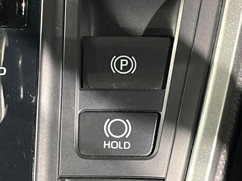 2023 Toyota Voxy 6BA-MZRA90W (UW-6a41e2577f2a1)[16]