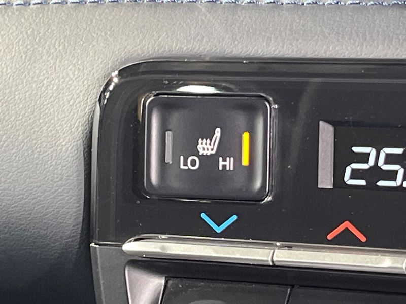 2023 Toyota Voxy 6BA-MZRA90W (UW-6a41e2577f2a1)[21]