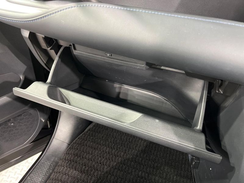 2023 Toyota Voxy 6BA-MZRA90W (UW-6a41e2577f2a1)[26]