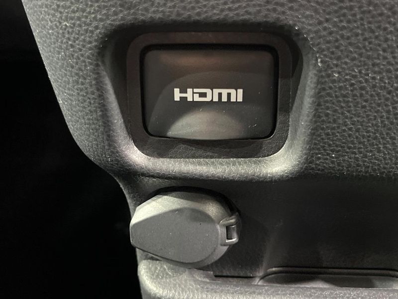 2023 Toyota Voxy 6BA-MZRA90W (UW-6a41e2577f2a1)[23]