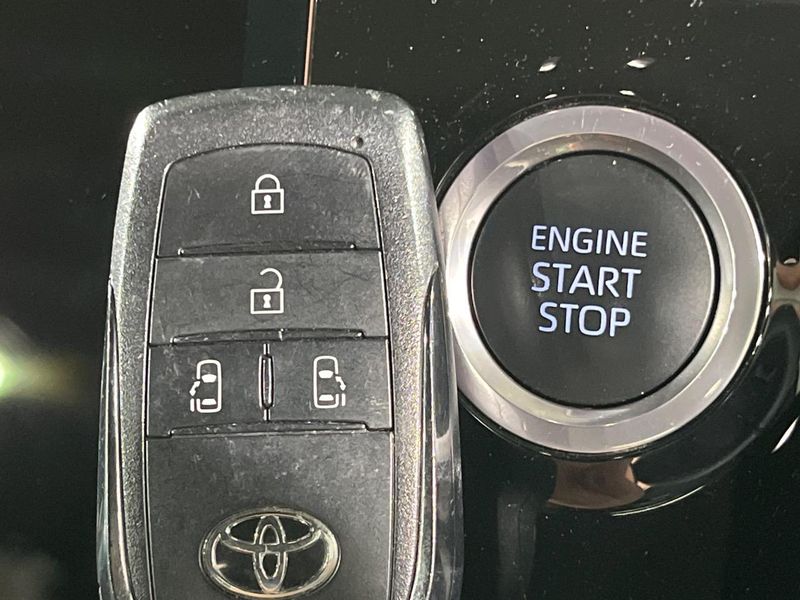 2023 Toyota Voxy 6BA-MZRA90W (UW-6a41e2577f2a1)[4]