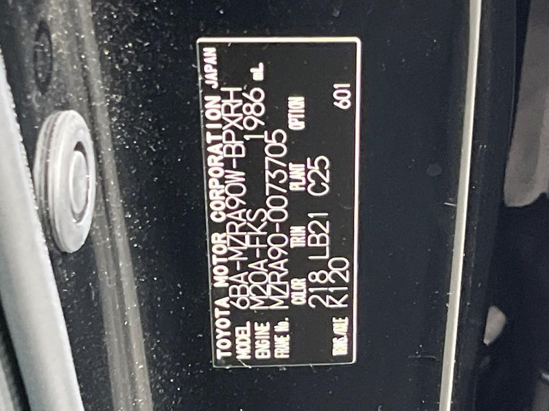 2023 Toyota Voxy 6BA-MZRA90W (UW-6a41e2577f2a1)[1]