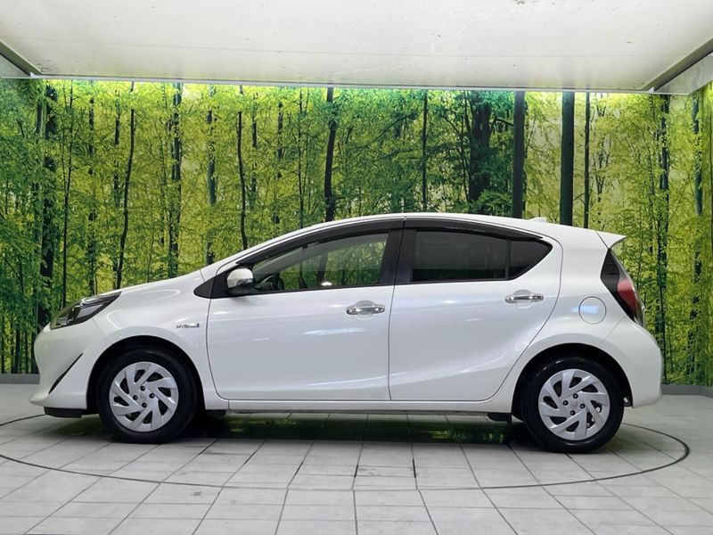 2019 Toyota Aqua DAA-NHP10 (UW-6a41e25d5bbbd)[14]
