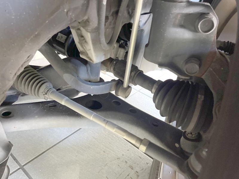 2017 Toyota Voxy DBA-ZRR80W (UW-6a41e2becfed6)[28]