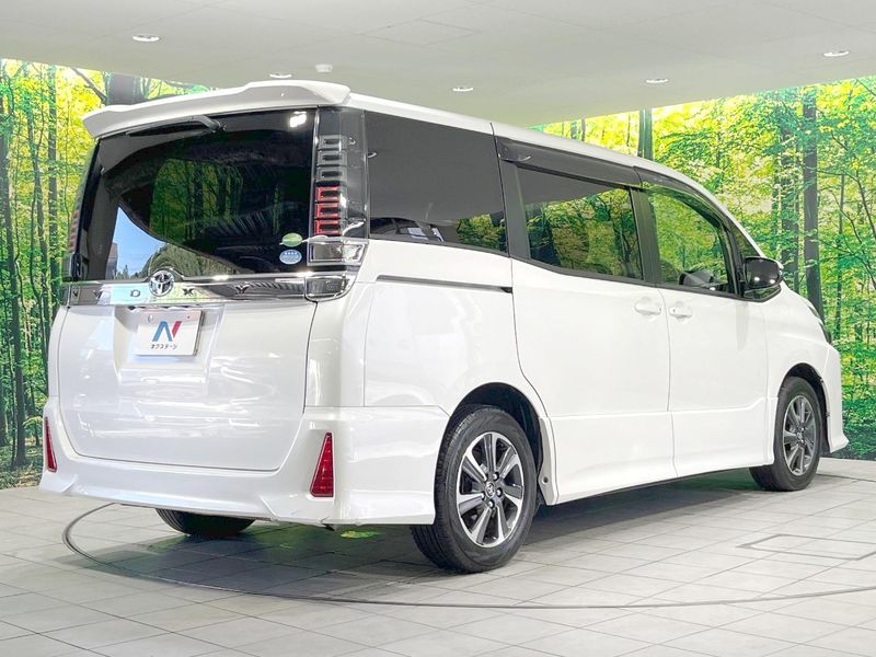 2017 Toyota Voxy DBA-ZRR80W (UW-6a41e2becfed6)[18]
