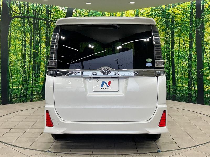 2018 Toyota Voxy DBA-ZRR80W (UW-6a41e2c071886)[18]