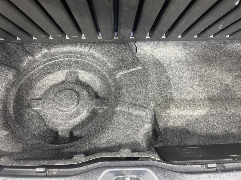 2018 Toyota Voxy DBA-ZRR80W (UW-6a41e2c071886)[22]