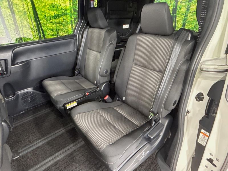 2018 Toyota Voxy DBA-ZRR80W (UW-6a41e2c071886)[15]