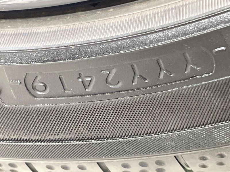 2019 Toyota Prius DAA-ZVW51 (UW-6a41e2d4b63d8)[8]