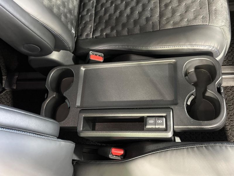 2023 Toyota Voxy 6AA-ZWR90W (UW-6a41e2e0dd7c3)[24]