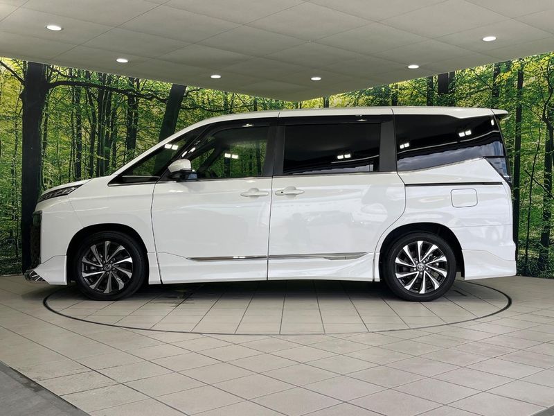 2023 Toyota Voxy 6AA-ZWR90W (UW-6a41e2e0dd7c3)[9]
