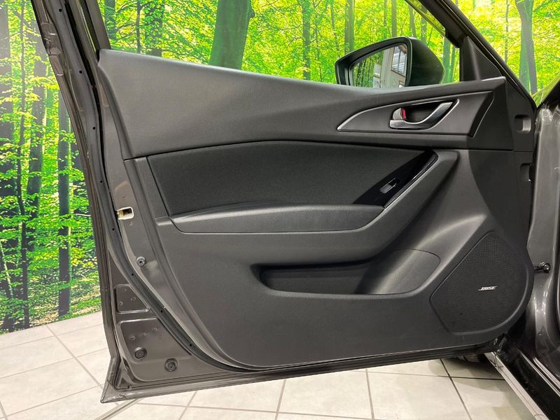 2017 Mazda Axela Sports LDA-BM2AS (UW-6a4332df8ba39)[28]