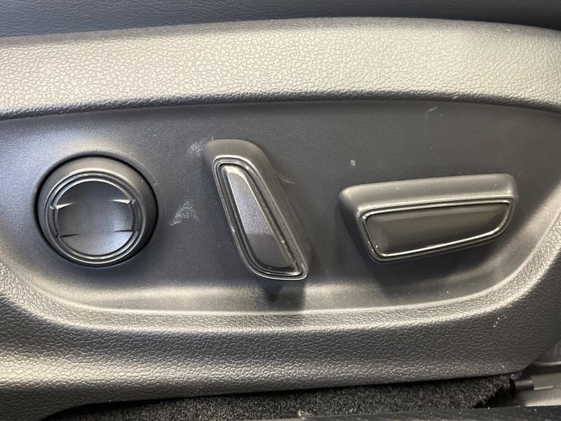 2023 Toyota Prius 6AA-MXWH60 (UW-6a433447ac20f)[18]