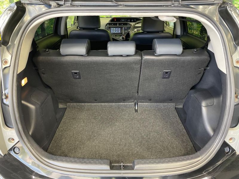 2014 Toyota Aqua DAA-NHP10 (UW-6a433458401af)[24]