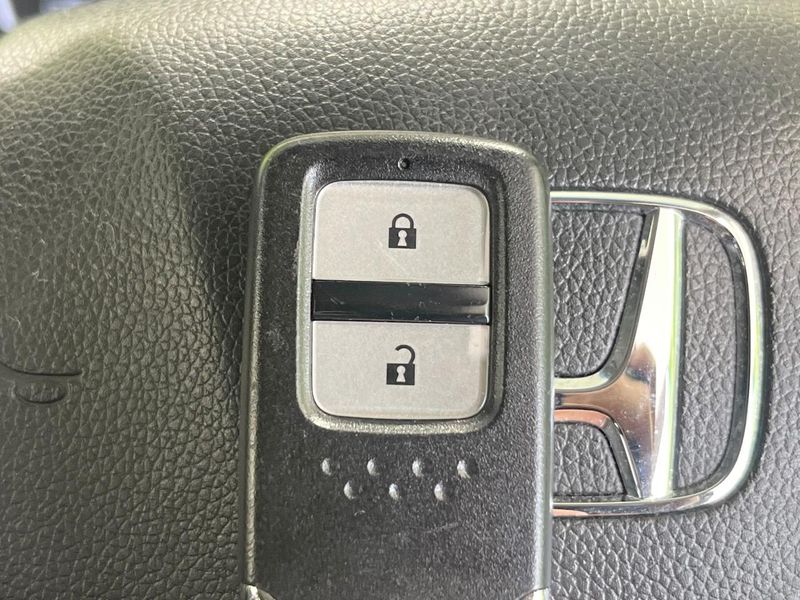 2016 Honda Vezel DAA-RU3 (UW-6a433477a5aa3)[28]