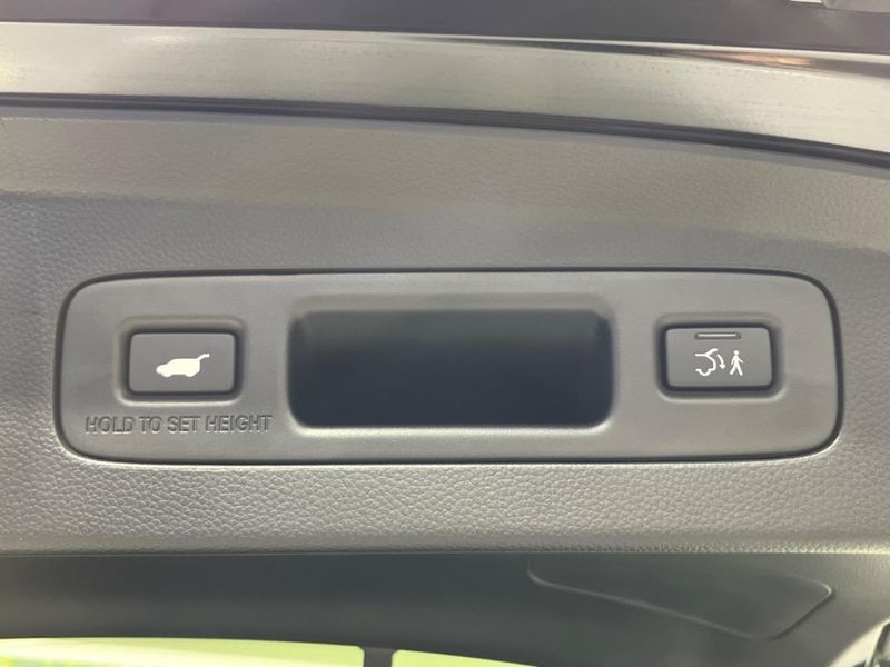 2023 Honda Vezel 6AA-RV5 (UW-6a4334804abb0)[17]