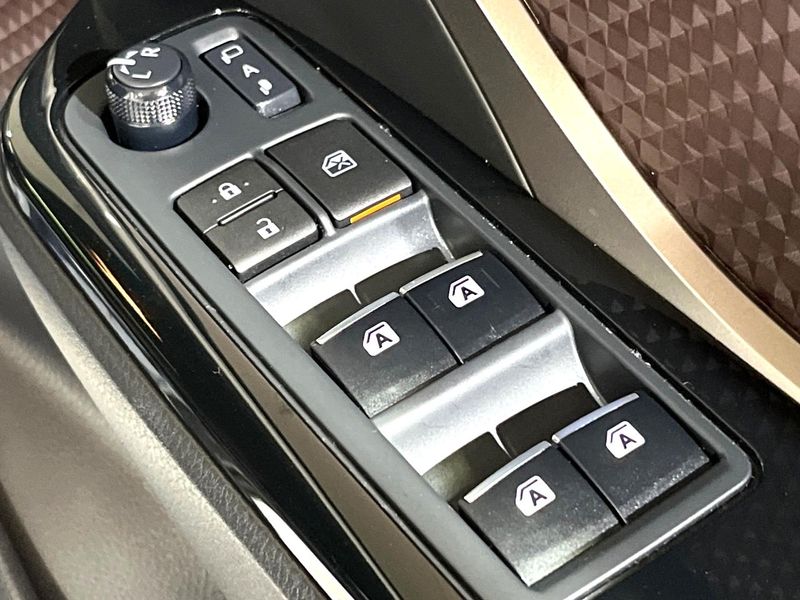 2018 Toyota C-HR DAA-ZYX10 (UW-6a433512dc6f8)[18]