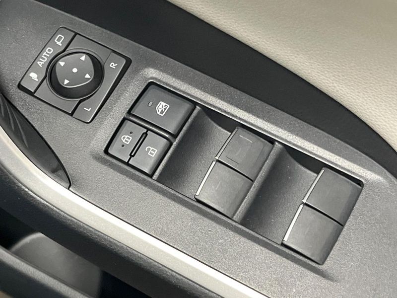 2023 Toyota RAV4 6AA-AXAH54 (UW-6a45d5ae1efab)[17]