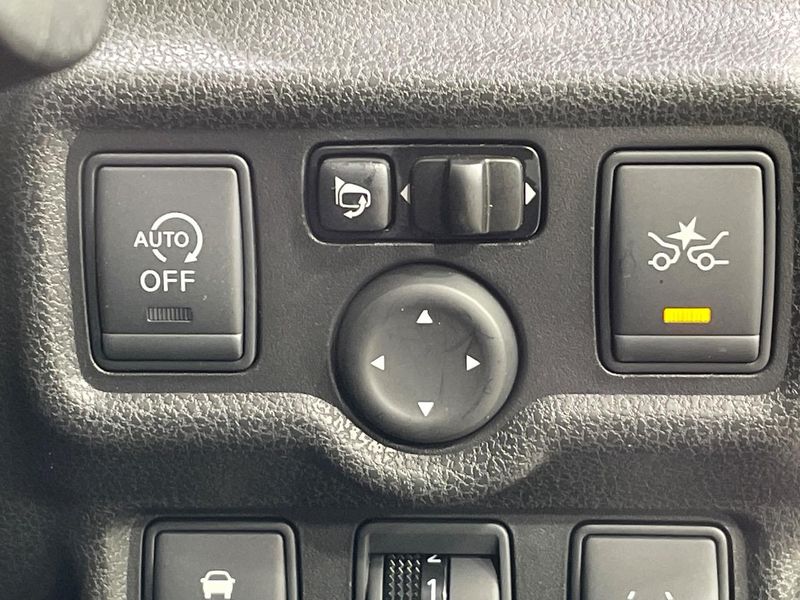 2015 Nissan Note DBA-E12 (UW-6a45d5ee771e1)[5]