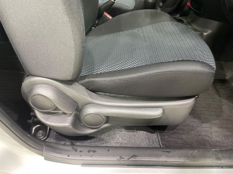 2015 Nissan Note DBA-E12 (UW-6a45d5ee771e1)[20]