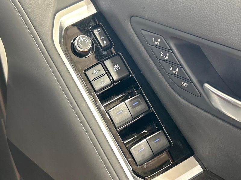 2023 Toyota Land Cruiser 3DA-FJA300W (UW-6a45d5f61b1a1)[4]
