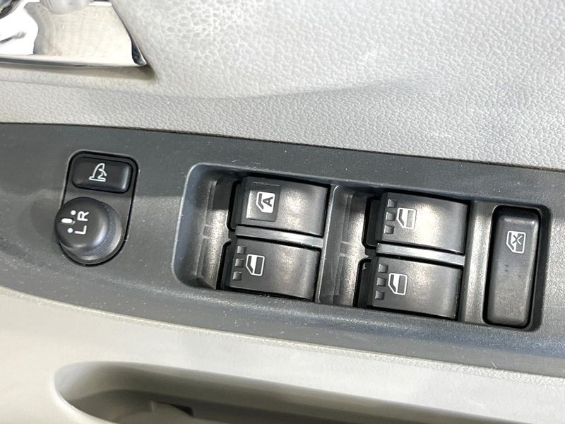 2014 Daihatsu Mira e:S DBA-LA310S (UW-6a45d69814809)[23]