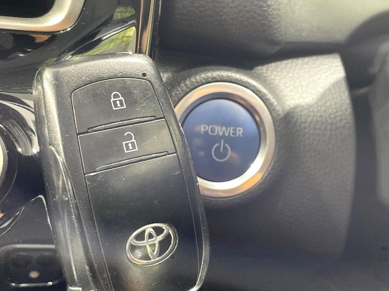 2023 Toyota Aqua 6AA-MXPK11 (UW-6a45d71bcc5bd)[12]